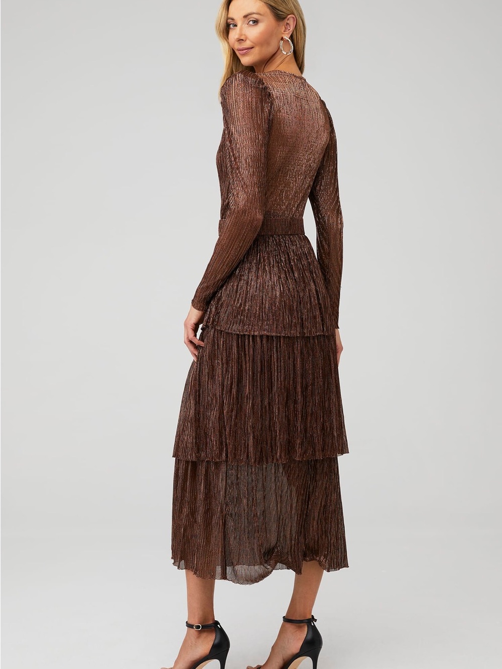 โจ Sabina Musayev Carry Metallic Pleated Tiered Maxi Dress Bronze Size Medium - Picture 2 of 16